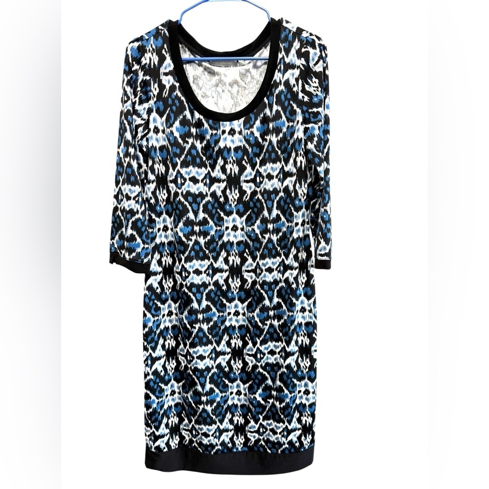 Comfortable dress scoop neck elbow sleeves contemporary print back trim M